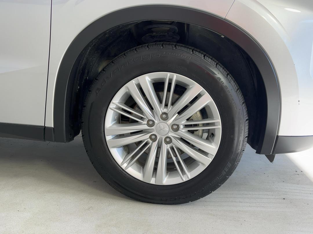 Photo '9' of Mitsubishi Outlander