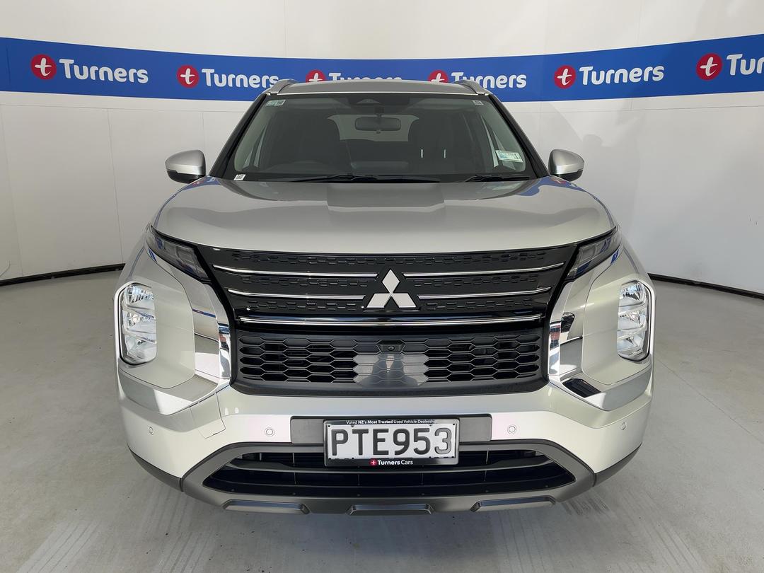 Photo '2' of Mitsubishi Outlander