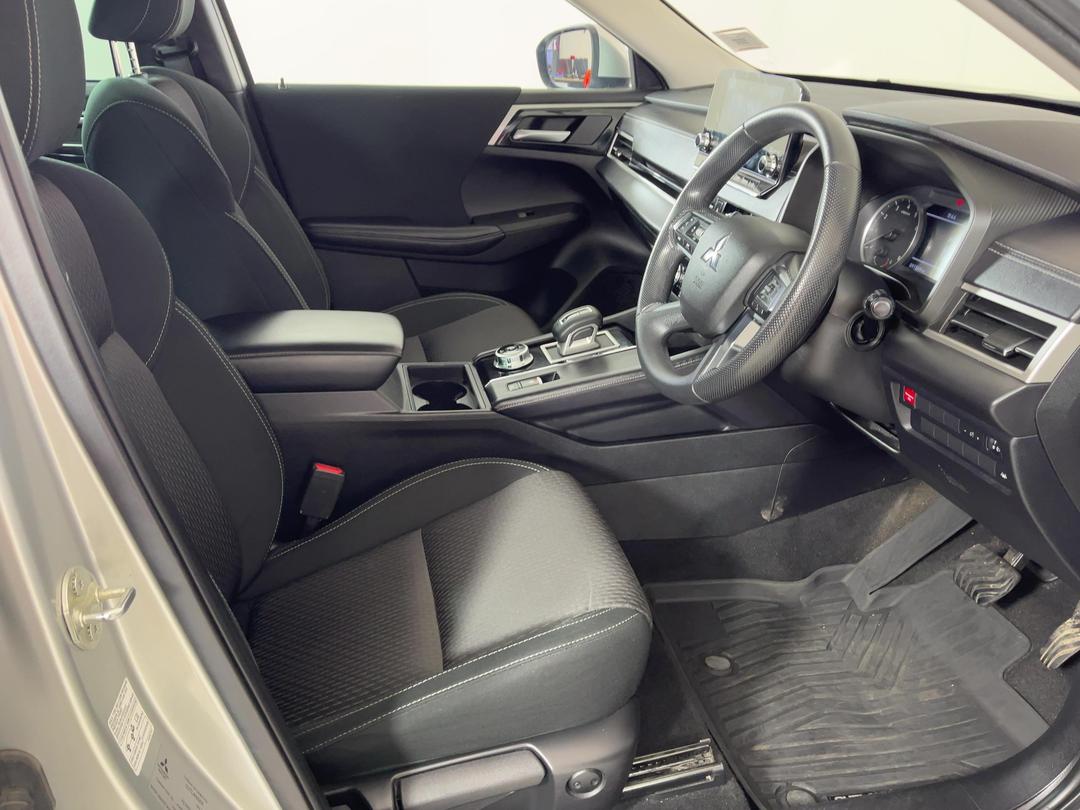 Photo '16' of Mitsubishi Outlander