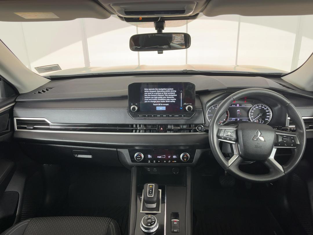Photo '17' of Mitsubishi Outlander