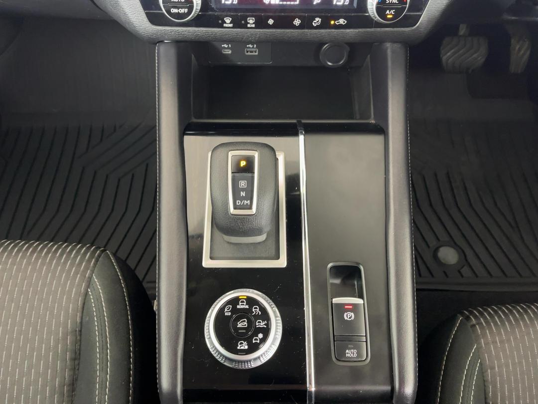 Photo '18' of Mitsubishi Outlander