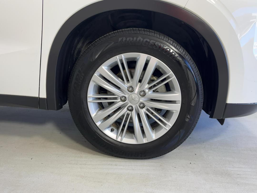Photo '9' of Mitsubishi Outlander