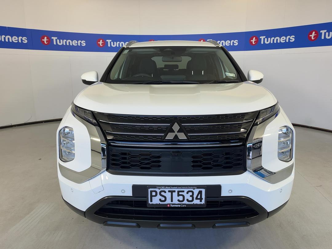 Photo '2' of Mitsubishi Outlander