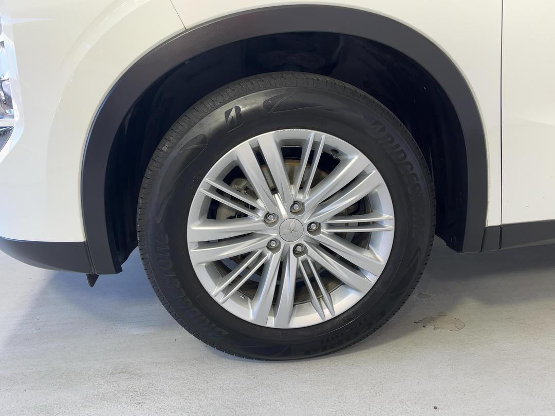 Photo '10' of Mitsubishi Outlander