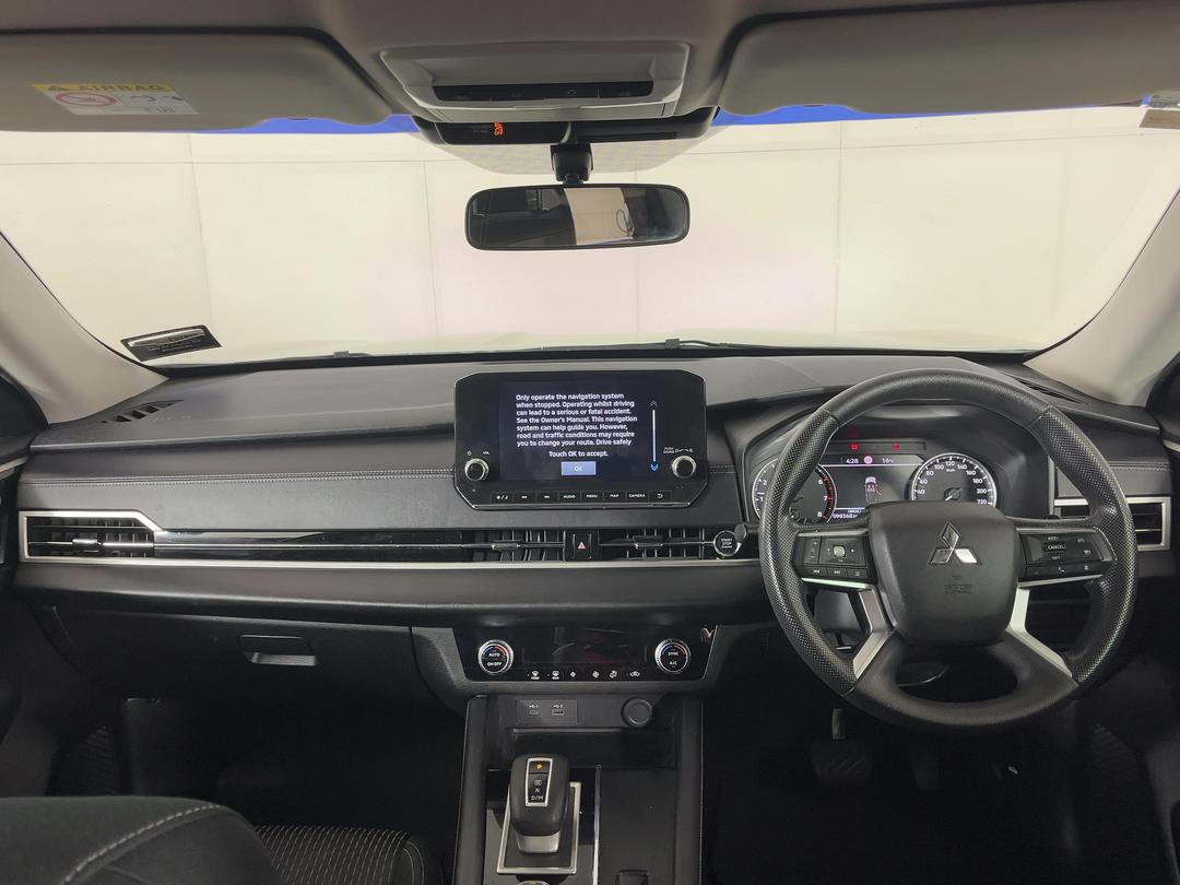 Photo '17' of Mitsubishi Outlander