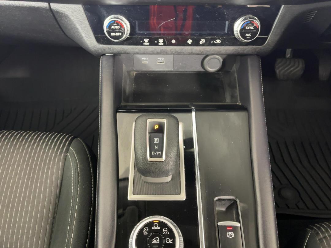 Photo '18' of Mitsubishi Outlander