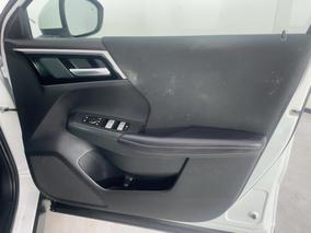 Photo '15' of Mitsubishi Outlander
