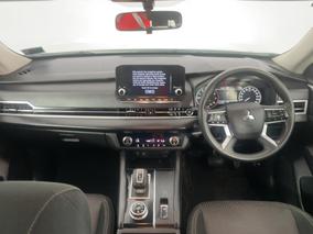 Photo '17' of Mitsubishi Outlander