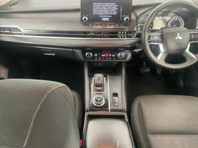 Photo '18' of Mitsubishi Outlander