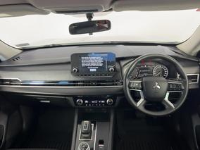 Photo '17' of Mitsubishi Outlander