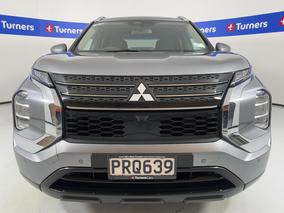 Photo '2' of Mitsubishi Outlander