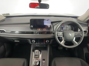 Photo '17' of Mitsubishi Outlander
