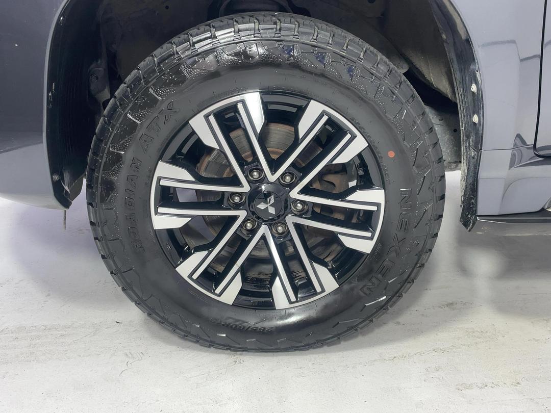 Photo '10' of Mitsubishi Pajero Sport
