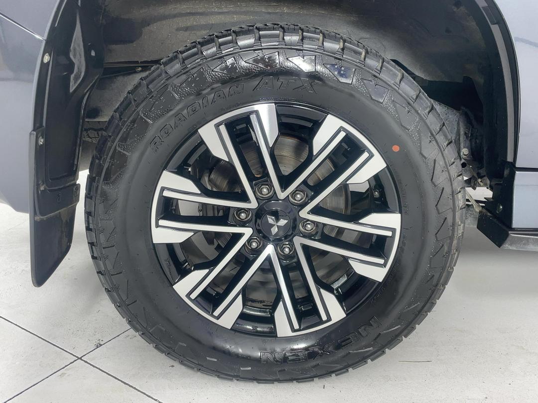 Photo '12' of Mitsubishi Pajero Sport
