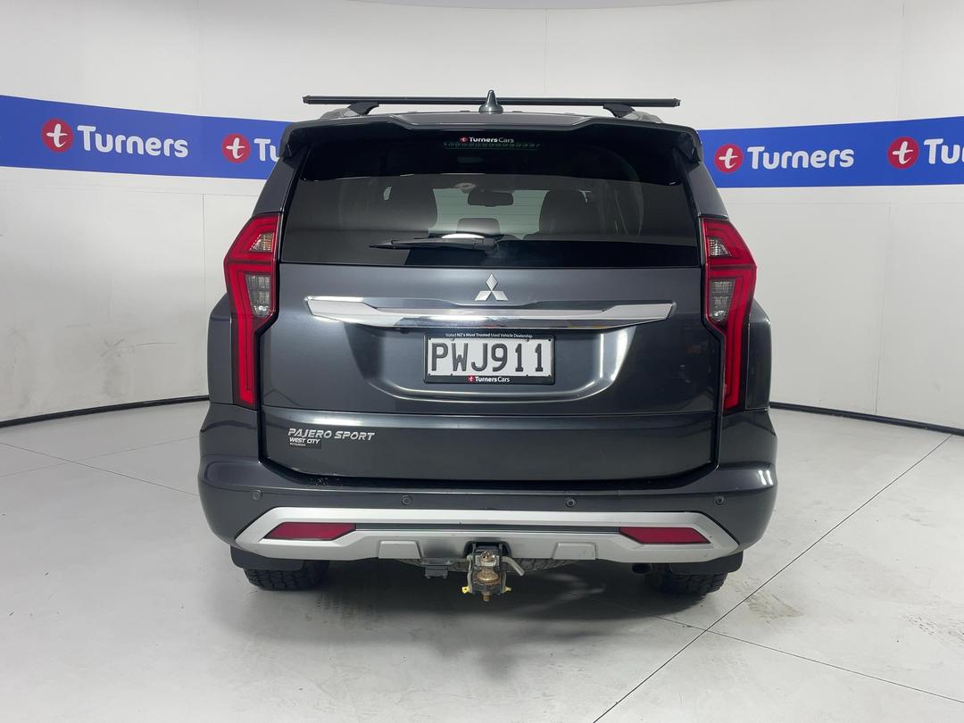 Photo '6' of Mitsubishi Pajero Sport