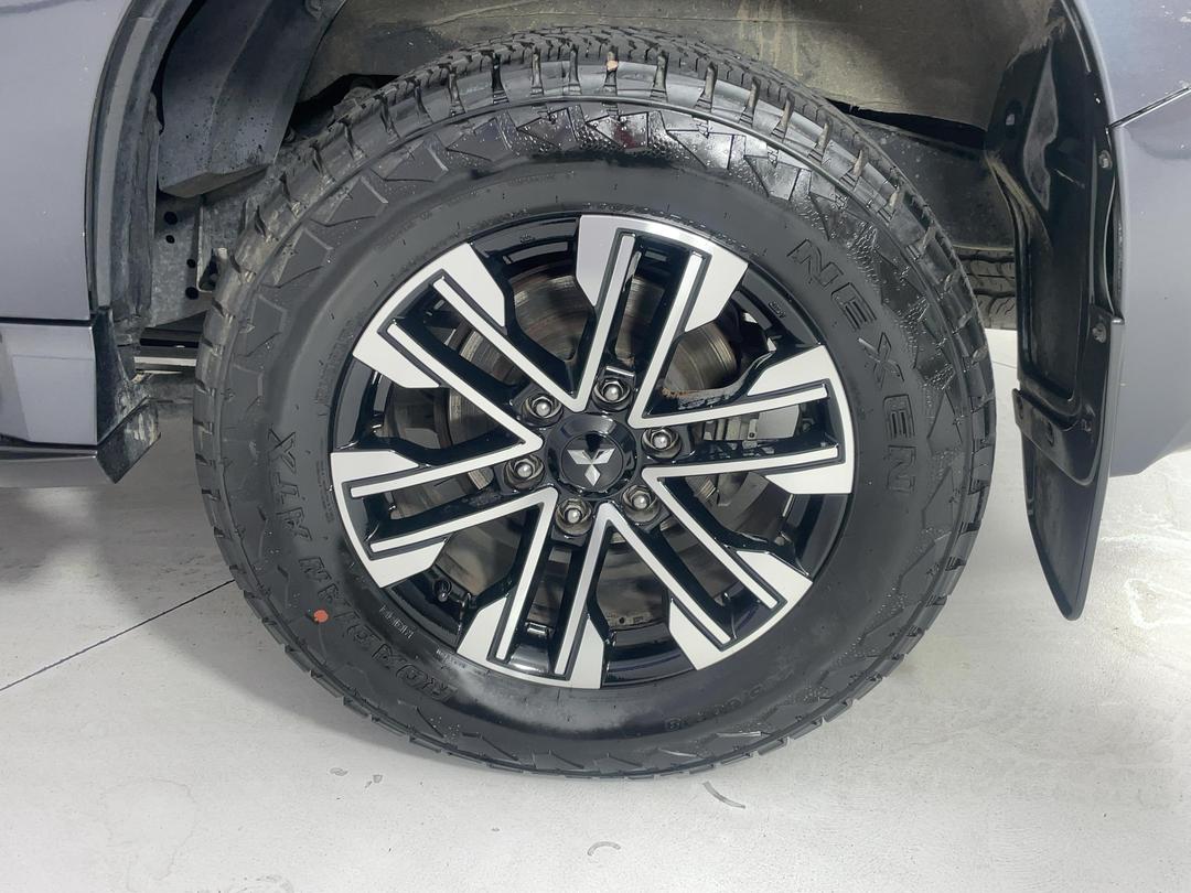 Photo '11' of Mitsubishi Pajero Sport