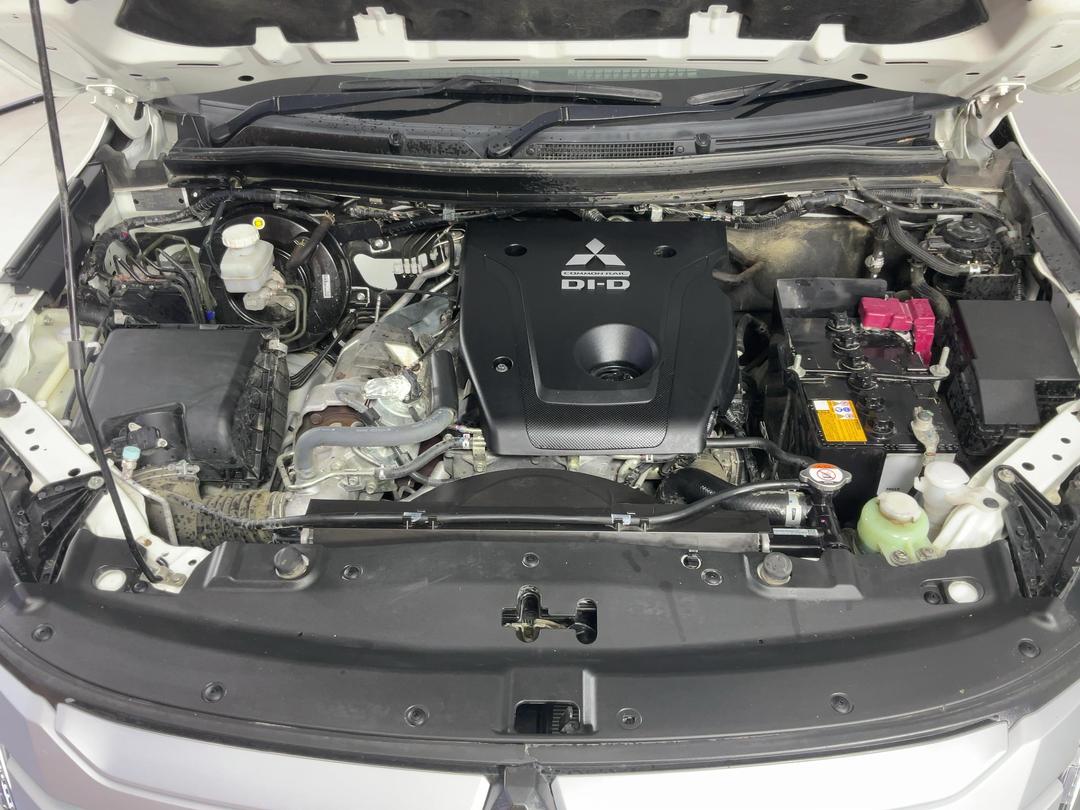 Photo '13' of Mitsubishi Triton