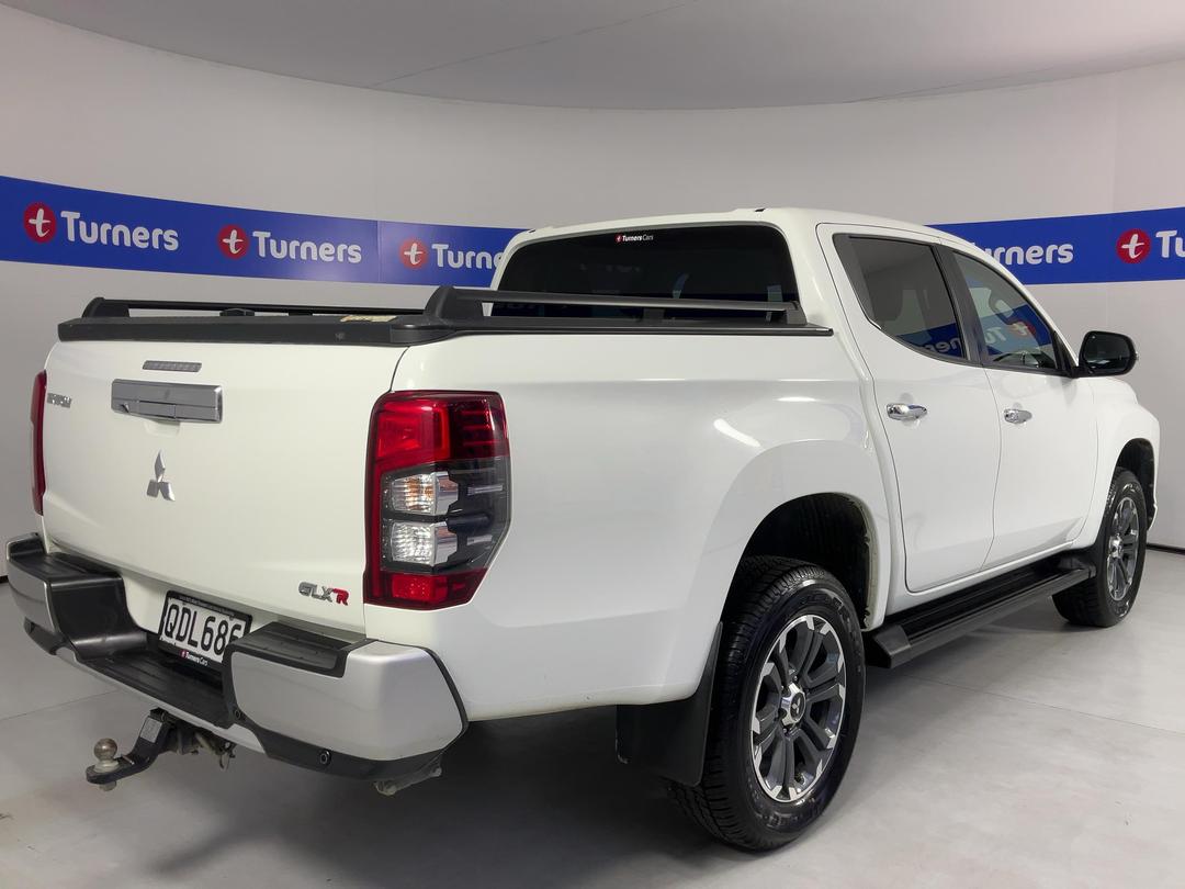 Photo '7' of Mitsubishi Triton