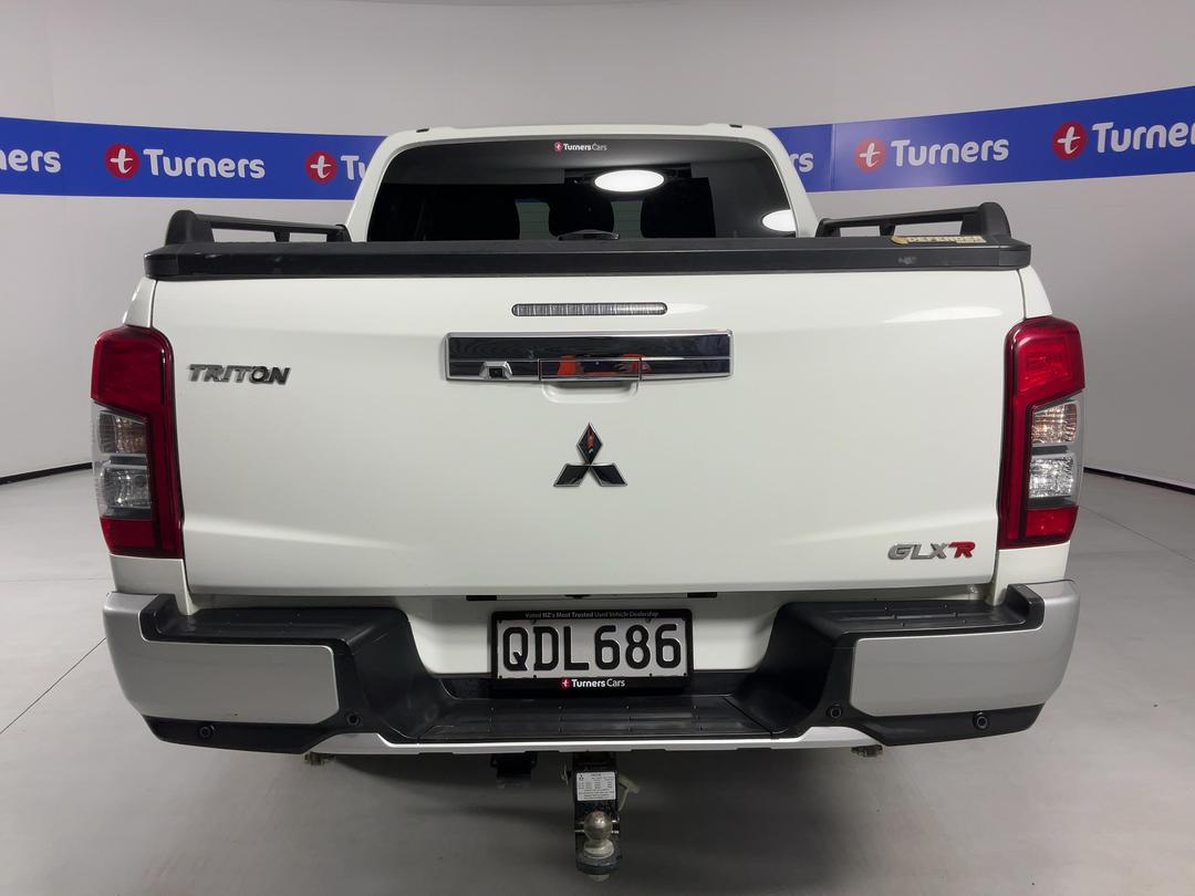 Photo '6' of Mitsubishi Triton