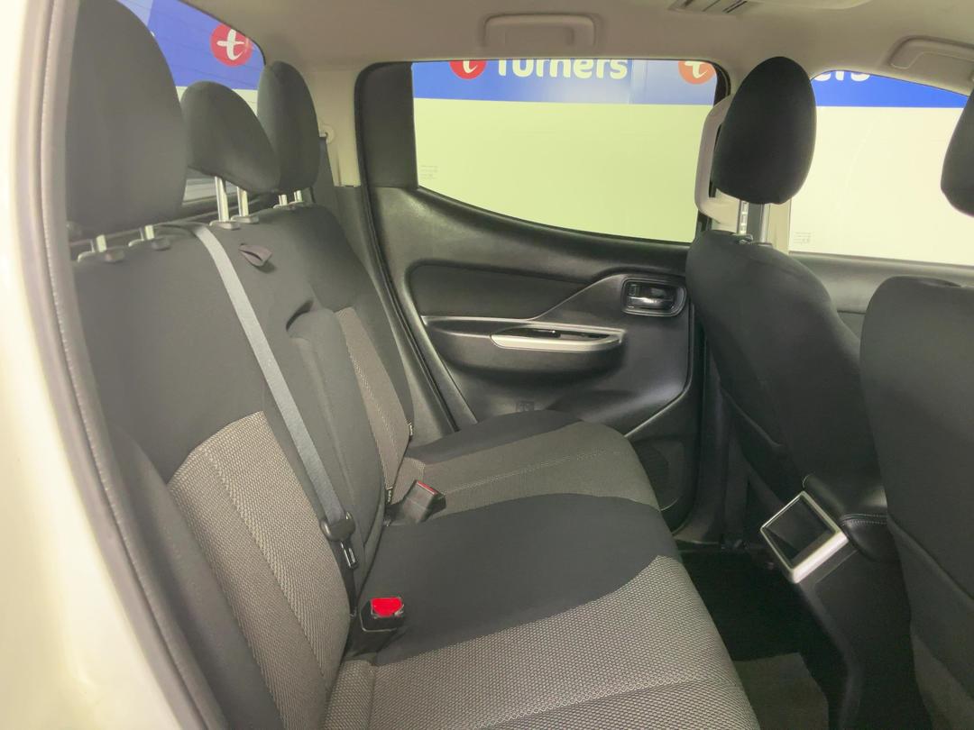 Photo '20' of Mitsubishi Triton