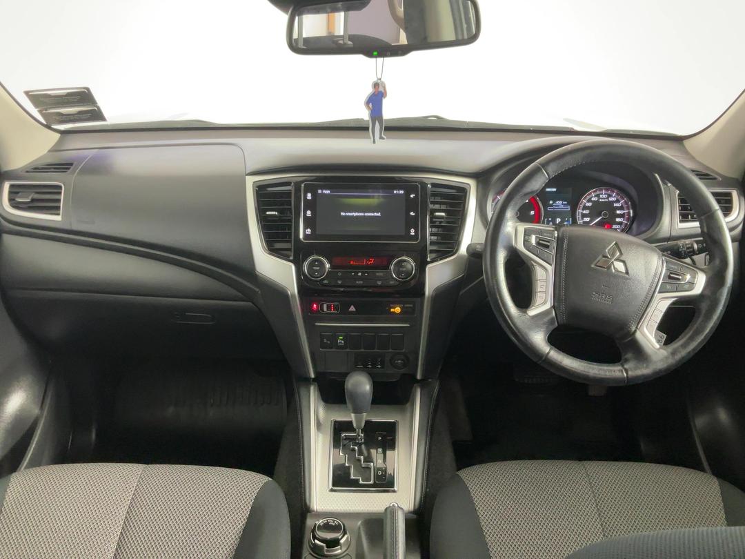 Photo '17' of Mitsubishi Triton