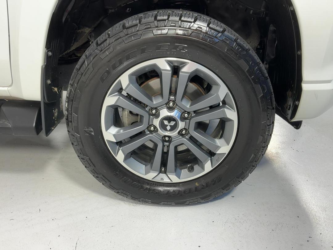 Photo '9' of Mitsubishi Triton
