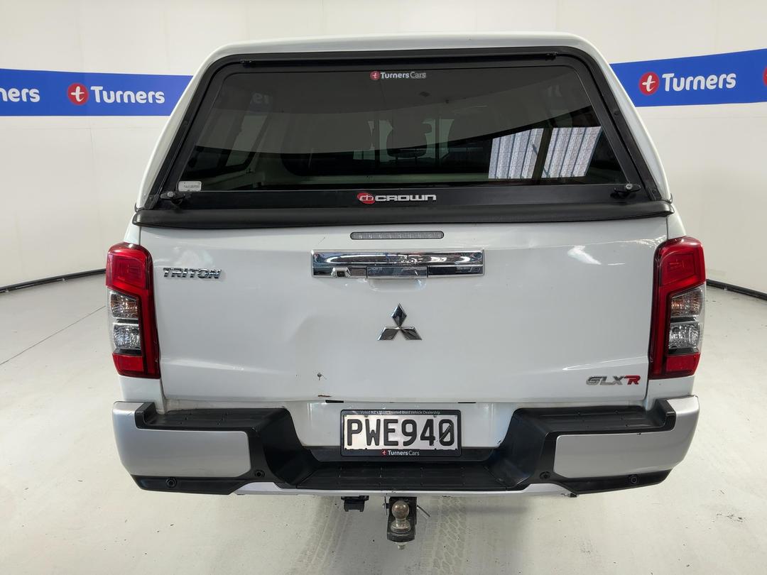 Photo '6' of Mitsubishi Triton