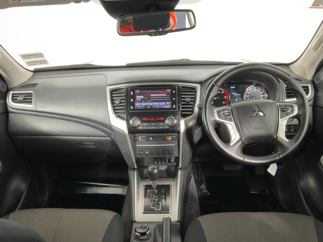 Photo '20' of Mitsubishi Triton