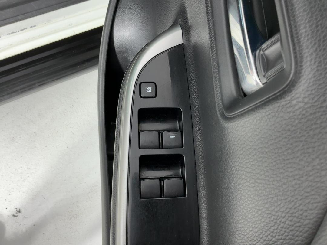 Photo '23' of Mitsubishi Triton