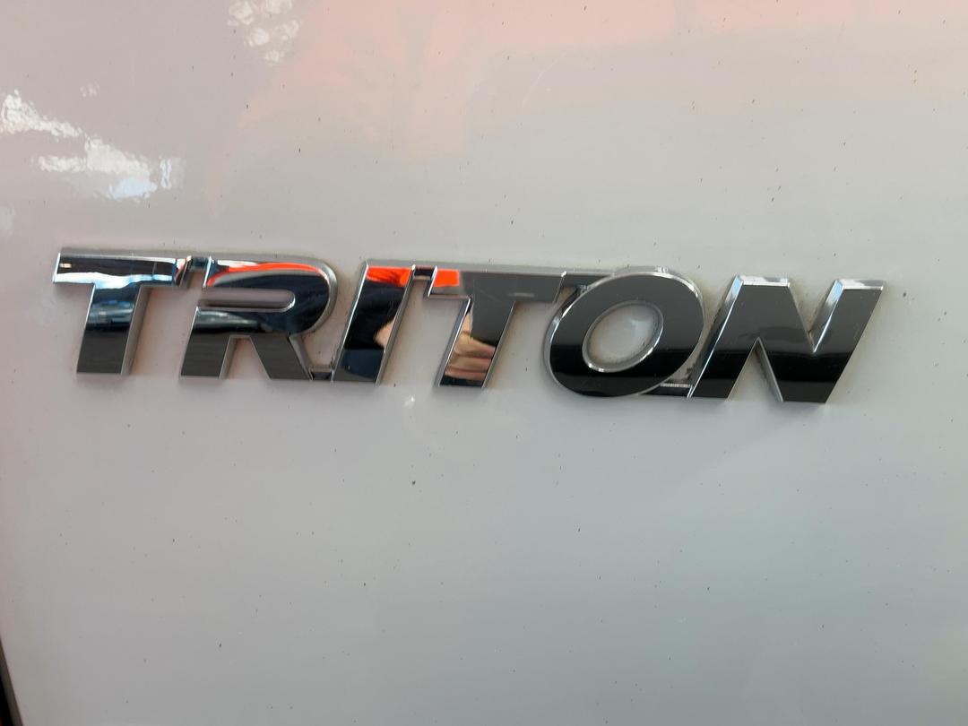 Photo '29' of Mitsubishi Triton