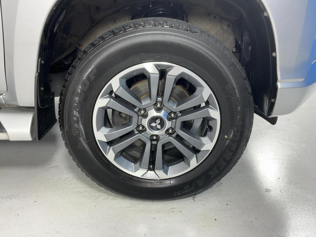 Photo '9' of Mitsubishi Triton