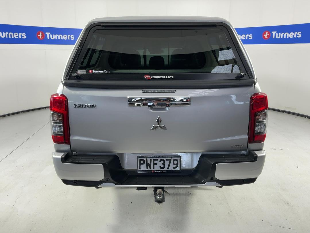 Photo '6' of Mitsubishi Triton