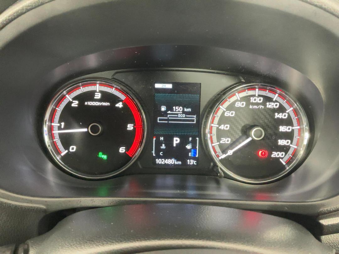 Photo '21' of Mitsubishi Triton
