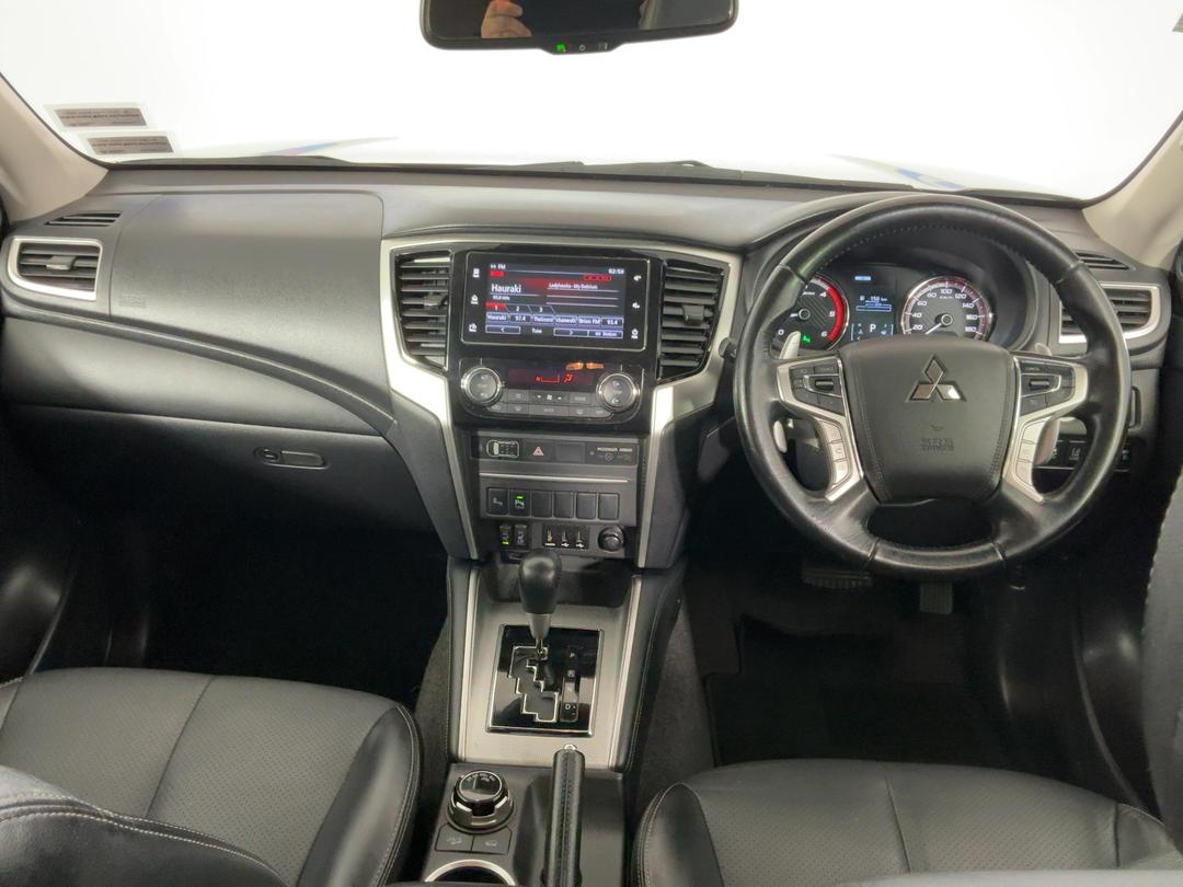 Photo '17' of Mitsubishi Triton