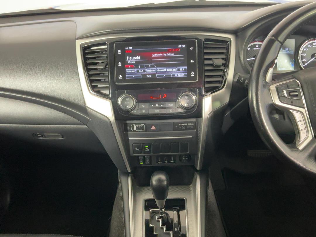 Photo '18' of Mitsubishi Triton