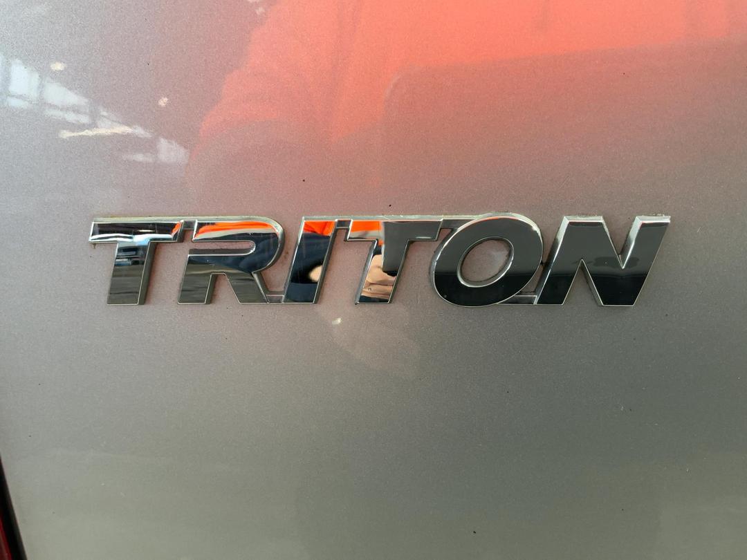 Photo '29' of Mitsubishi Triton