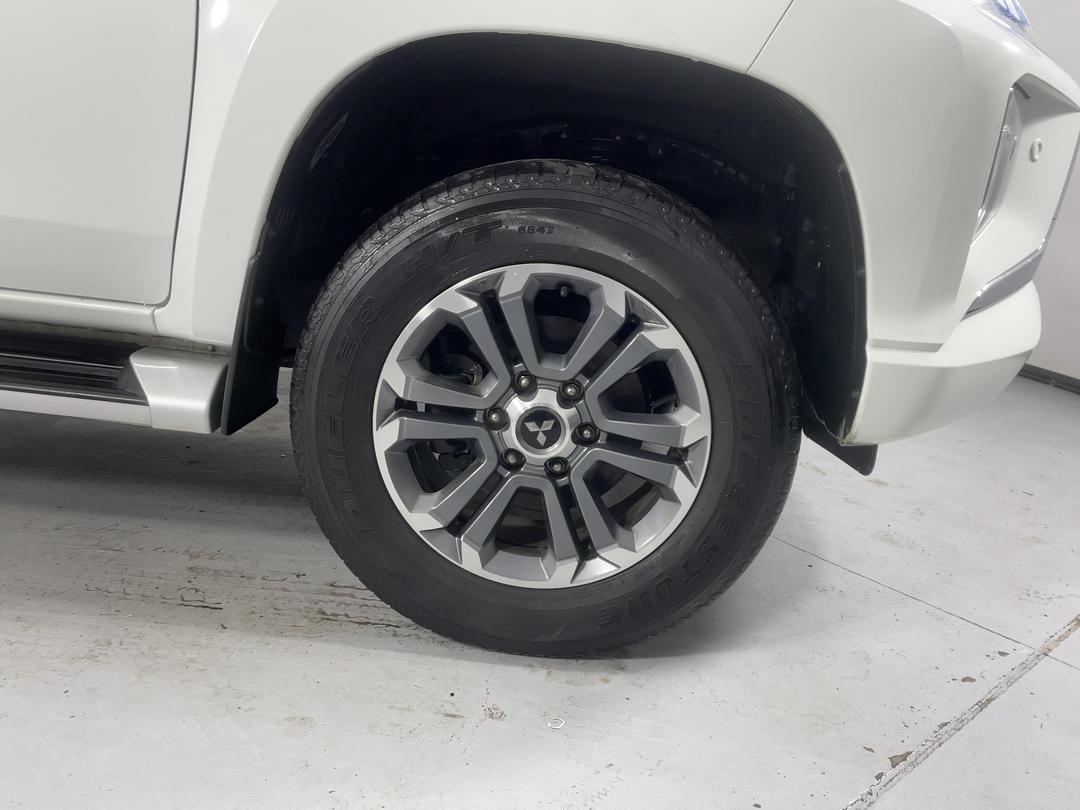 Photo '9' of Mitsubishi Triton