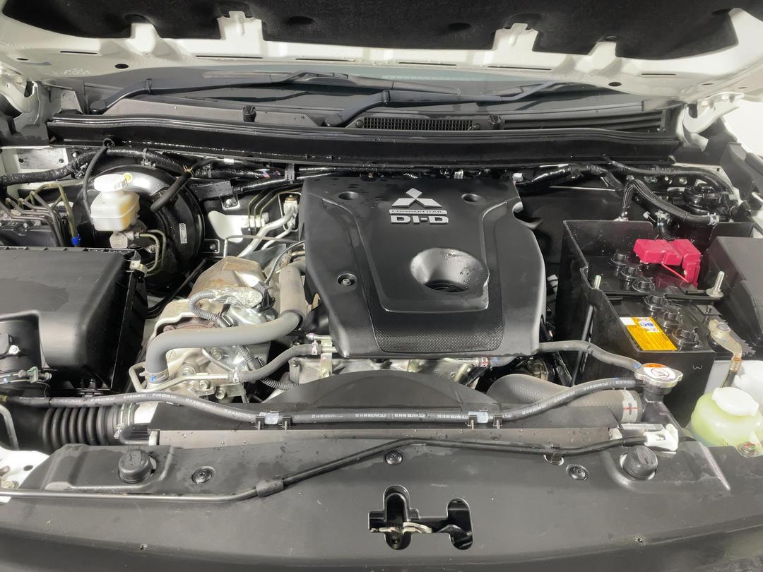 Photo '13' of Mitsubishi Triton
