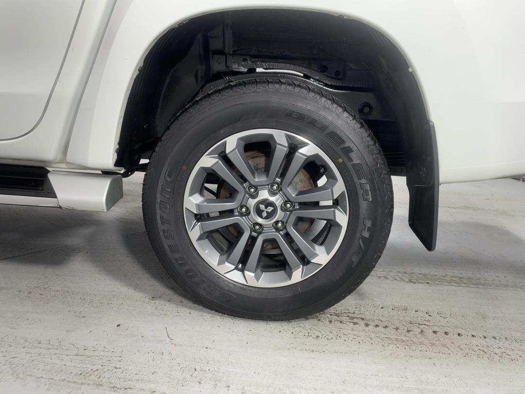 Photo '11' of Mitsubishi Triton