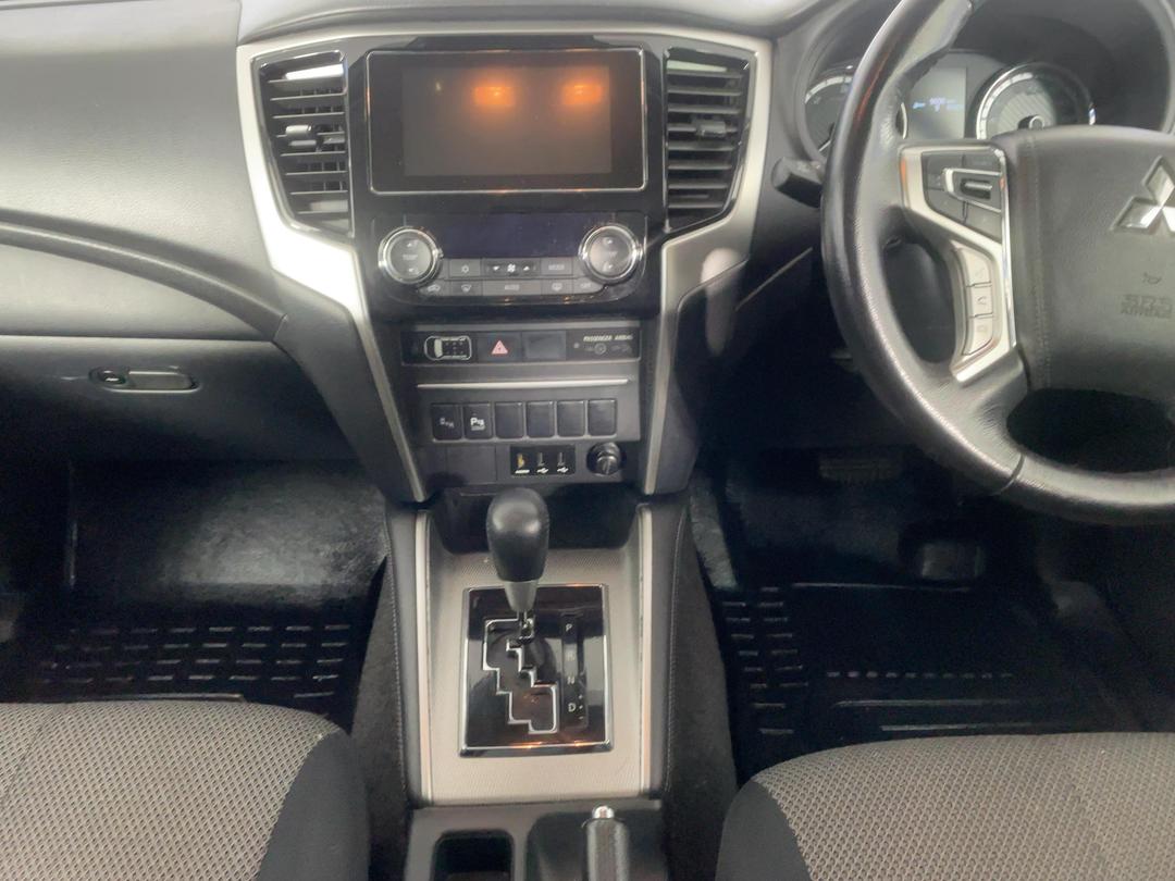 Photo '18' of Mitsubishi Triton