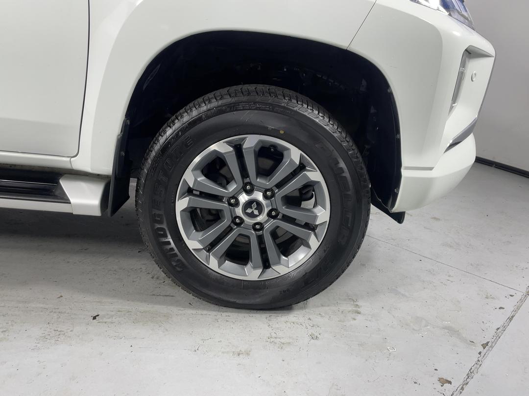Photo '9' of Mitsubishi Triton