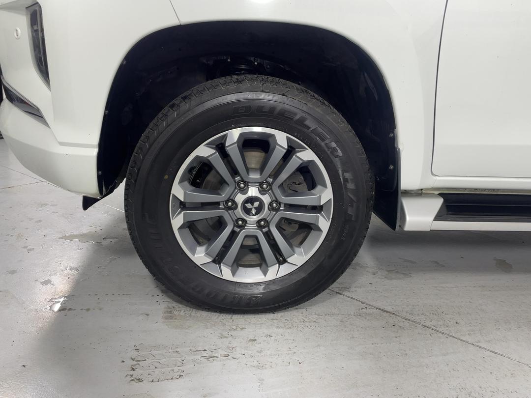 Photo '10' of Mitsubishi Triton