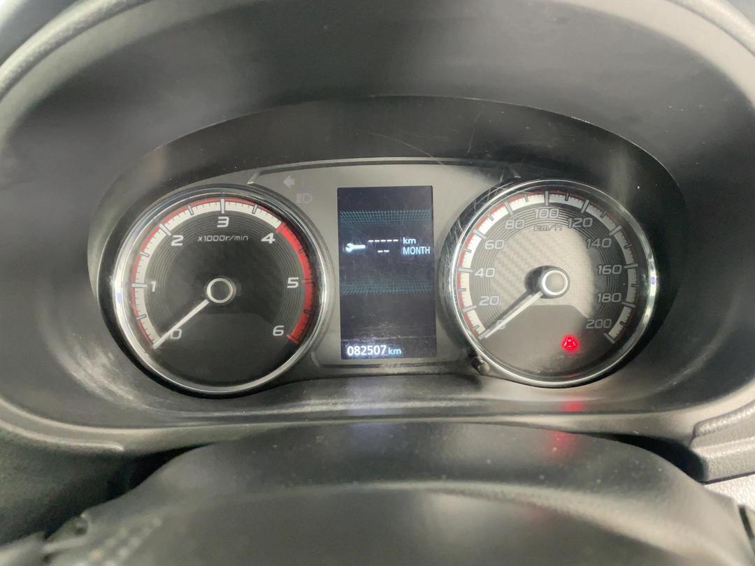 Photo '21' of Mitsubishi Triton