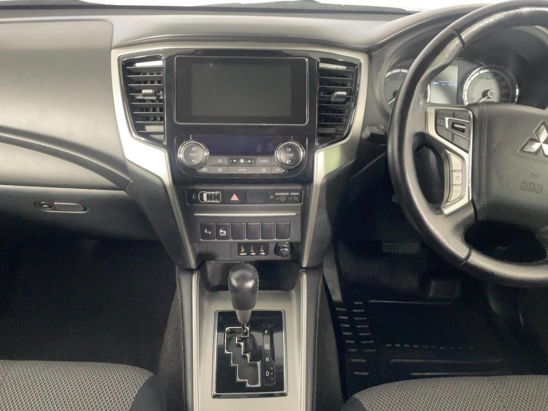 Photo '18' of Mitsubishi Triton