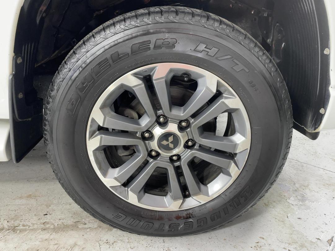 Photo '9' of Mitsubishi Triton