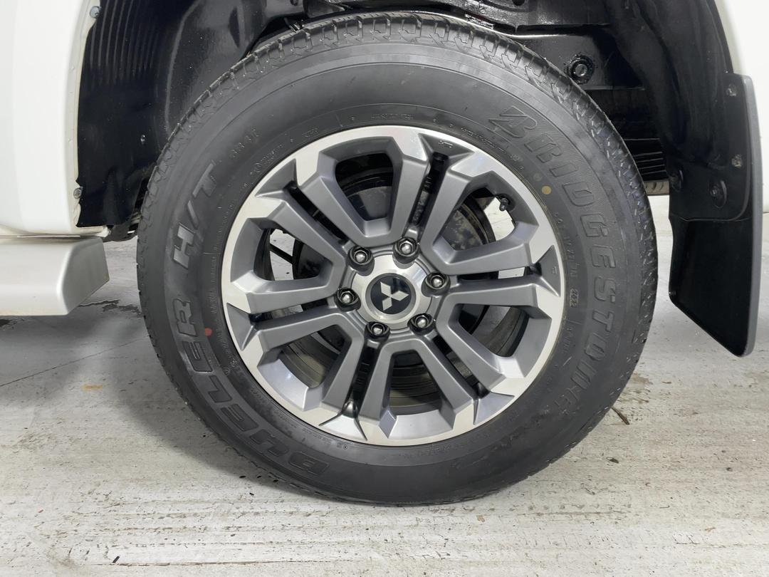 Photo '11' of Mitsubishi Triton