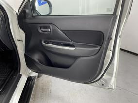Photo '15' of Mitsubishi Triton