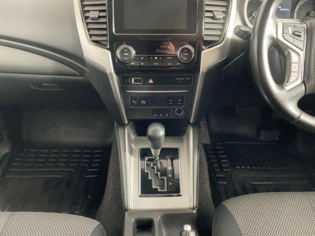 Photo '18' of Mitsubishi Triton