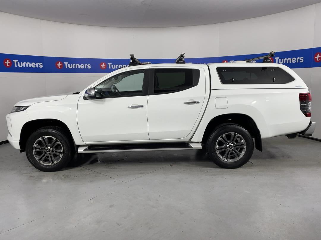 Photo '23' of Mitsubishi Triton