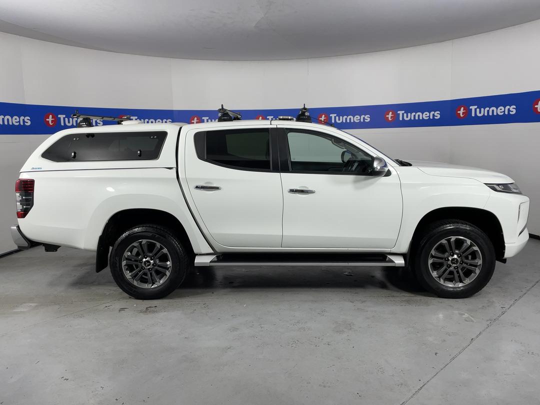 Photo '24' of Mitsubishi Triton